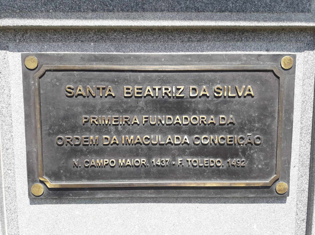 Estátua De Santa Beatriz Da Silva景点图片