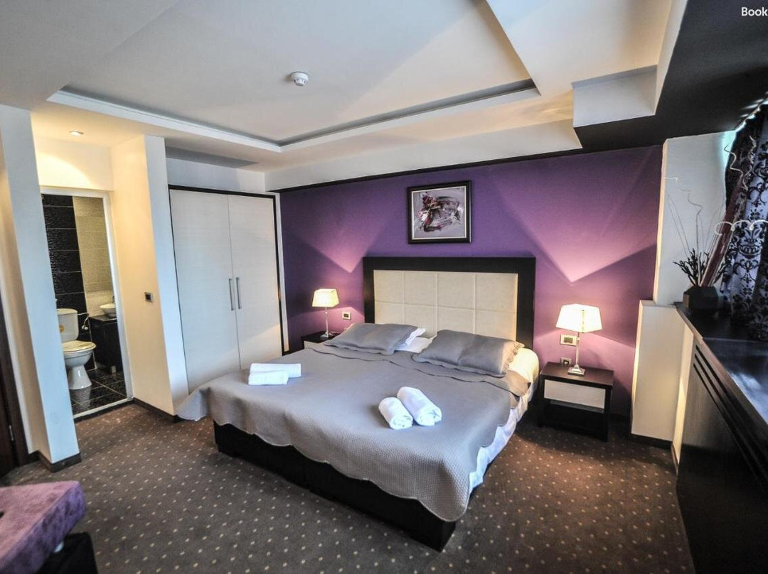 Rose Hotel主图