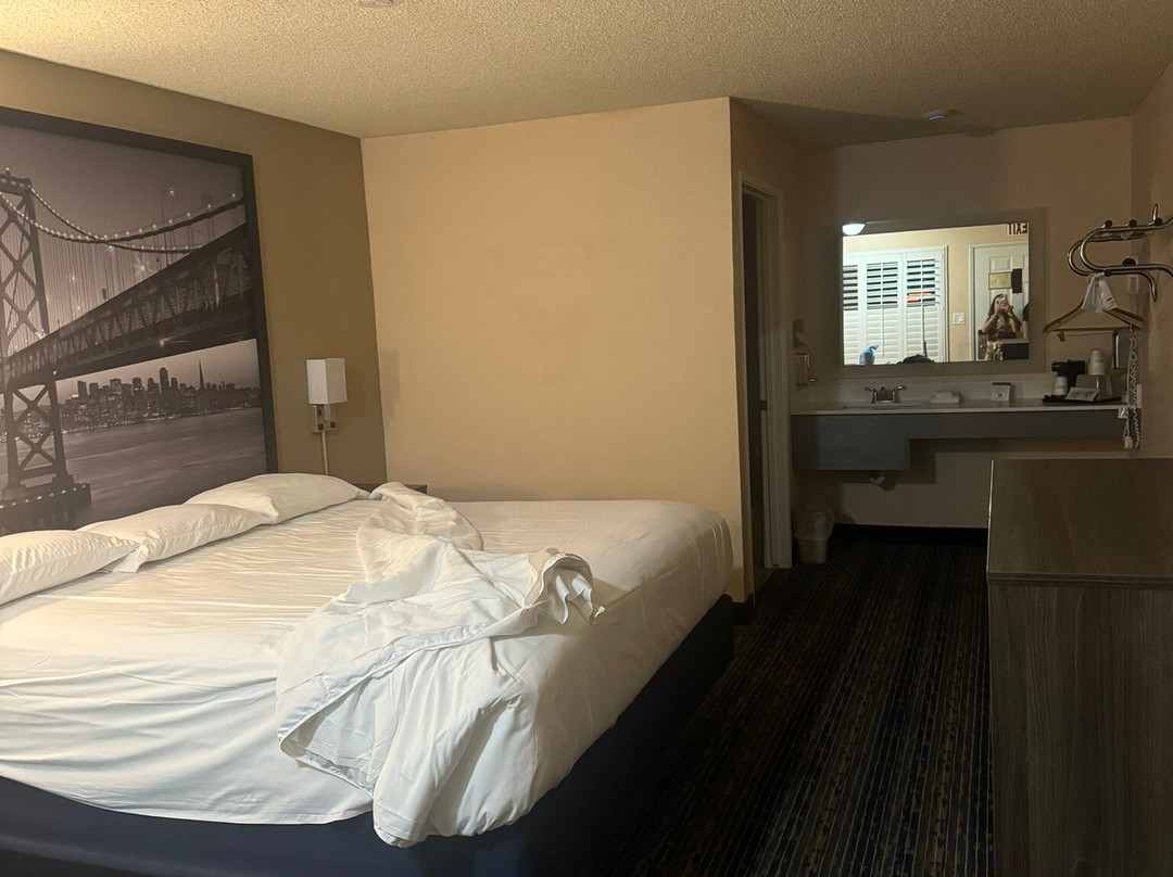 Super 8 by Wyndham Lindsay Olive Tree主图