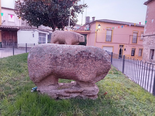 Verracos-Castillo de Bayuela必去景点