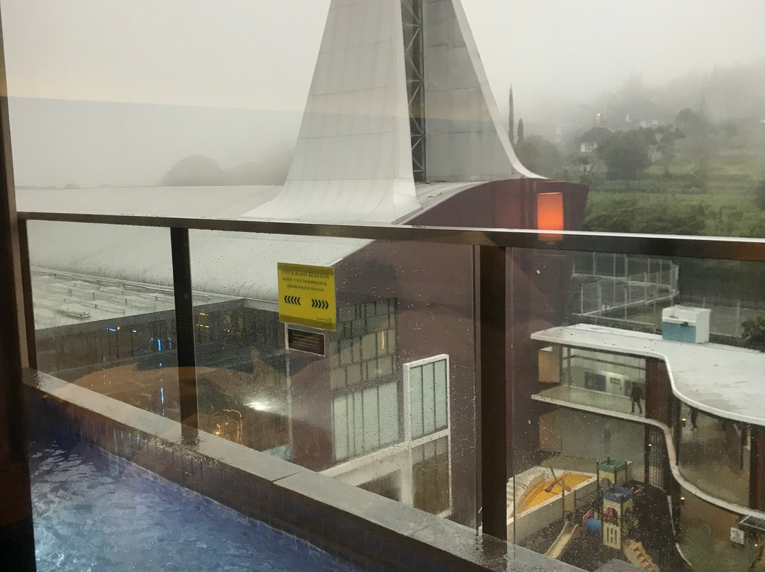 Golden Tulip Holland Resort Batu主图