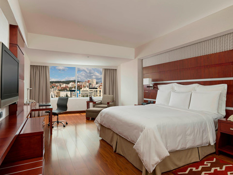 基多万豪酒店主图