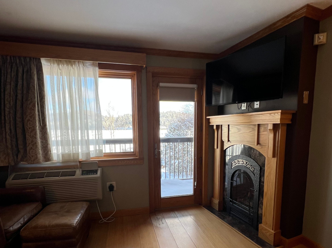 金箭湖畔度假酒店主图