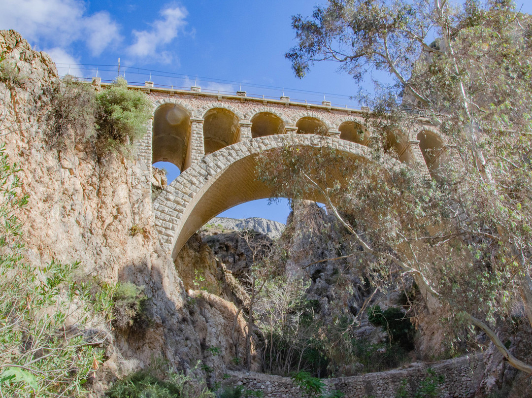 Stone Railway Bridge景点图片