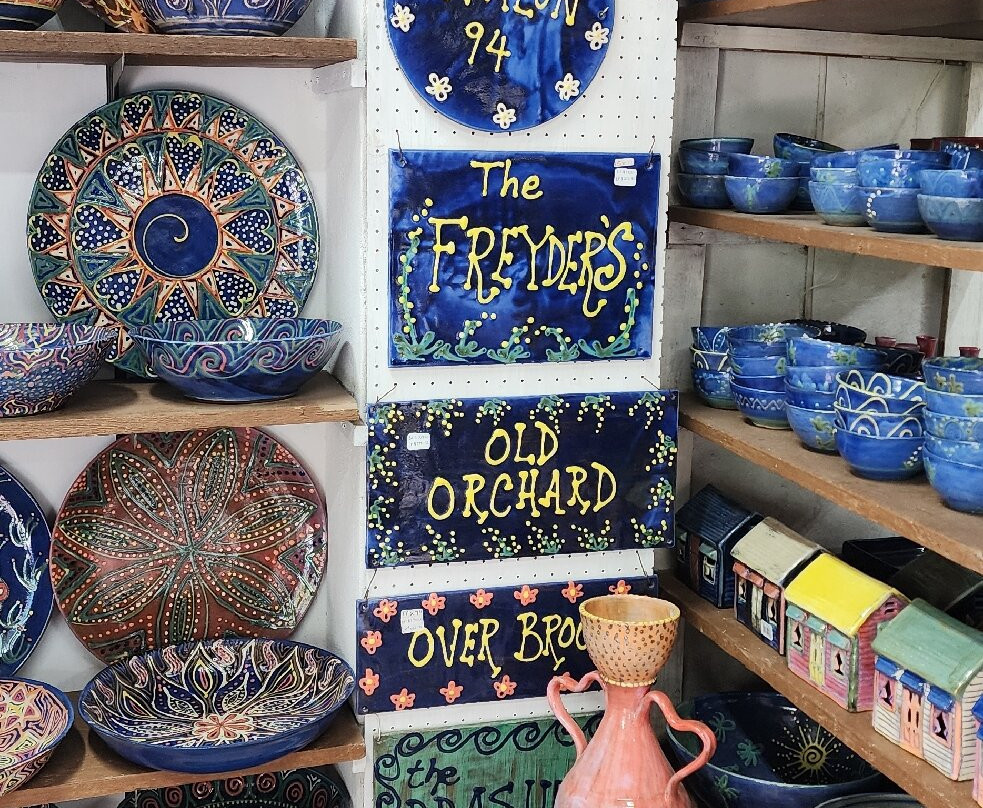 Earthworks Pottery-Saint Thomas Parish必去景点