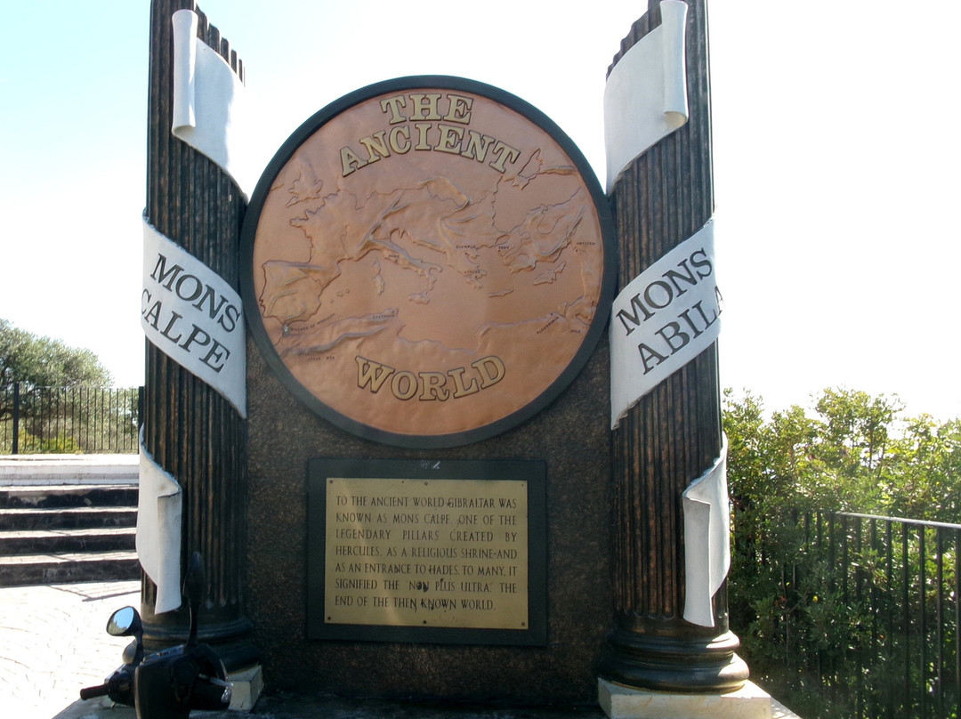 Rocky Monkey Gibraltar Tours-Gibraltar Town必去景点