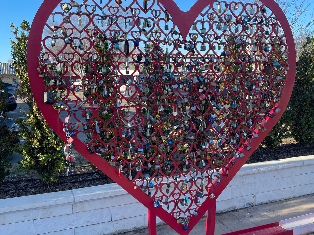 Key to My Heart Love Locks Art Work-埃德蒙必去景点