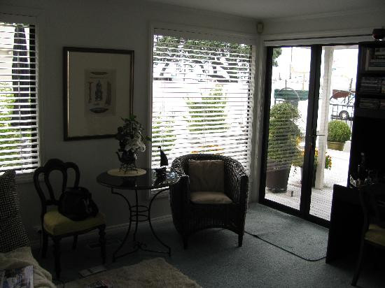 The Captain's Landing主图