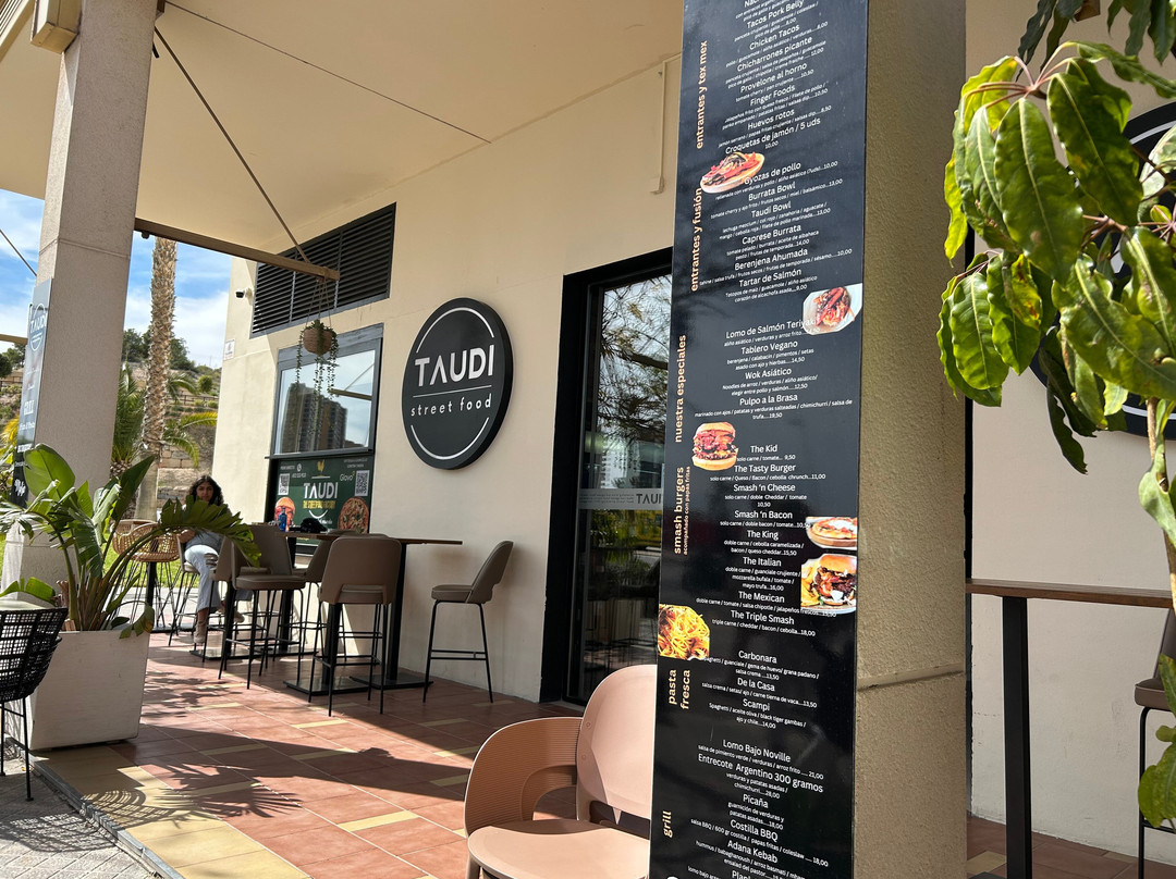 Taudi Lounge Bar
