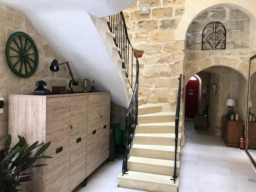The Cloisters Bed And Breakfast