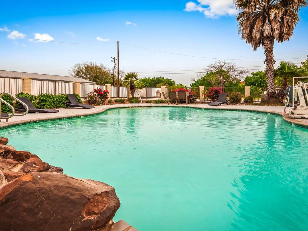 La Vernia酒店住宿-SureStay By Best Western Floresville