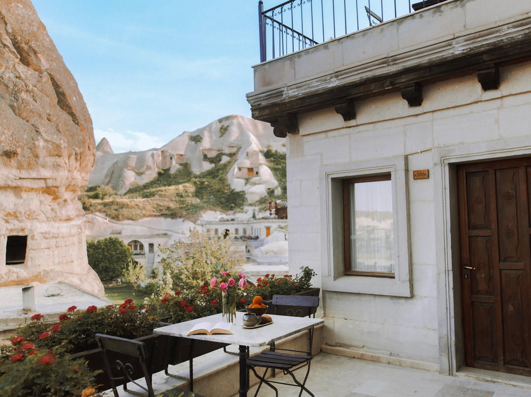 迪万岩洞酒店主图