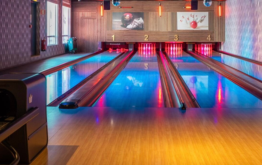 Escape Bar Restaurang Bowling Casino-夏洛滕贝里必去景点