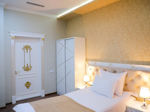 The Royal Hotel主图