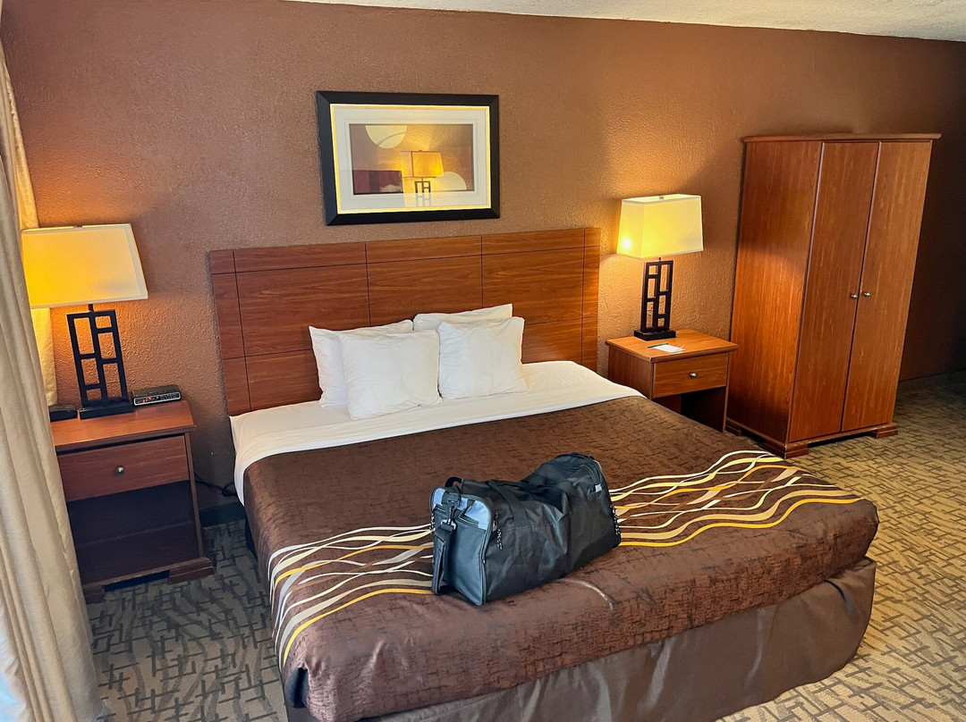 鲍威尔湖拉金塔套房酒店主图