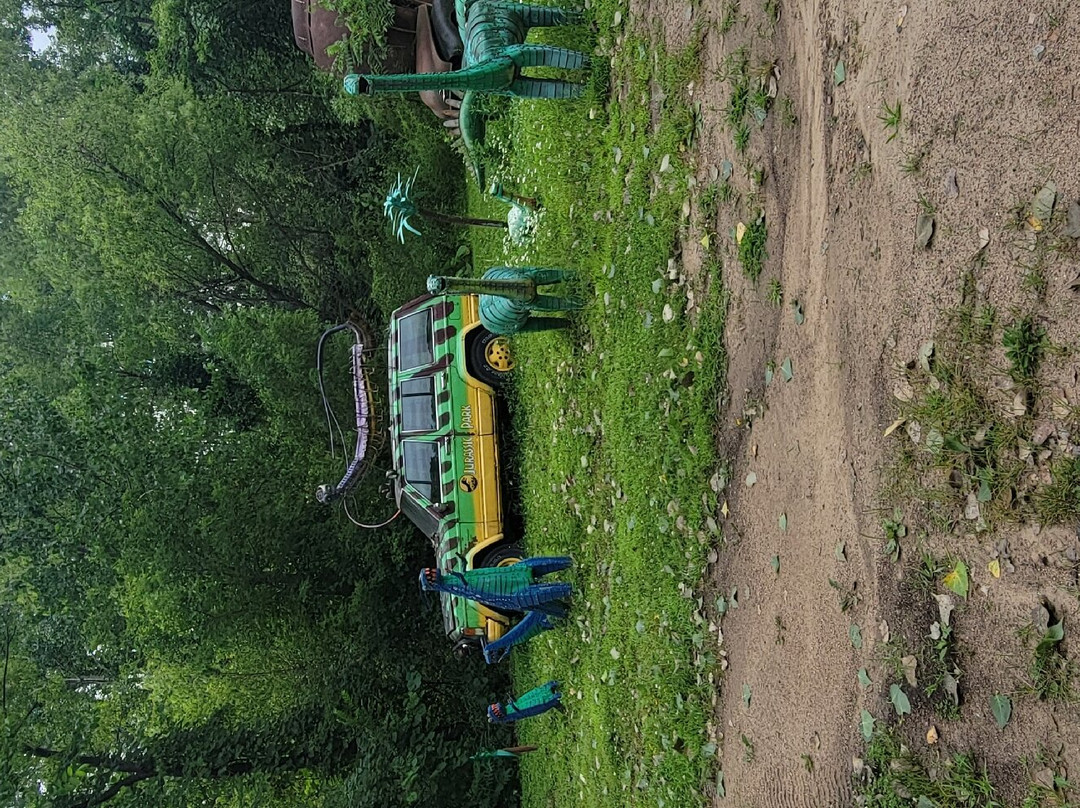 Hot Sam’s Antiques & Used Furniture-Lakeville必去景点