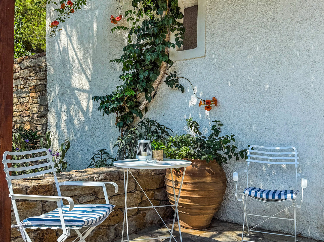 Mealos Apartments主图