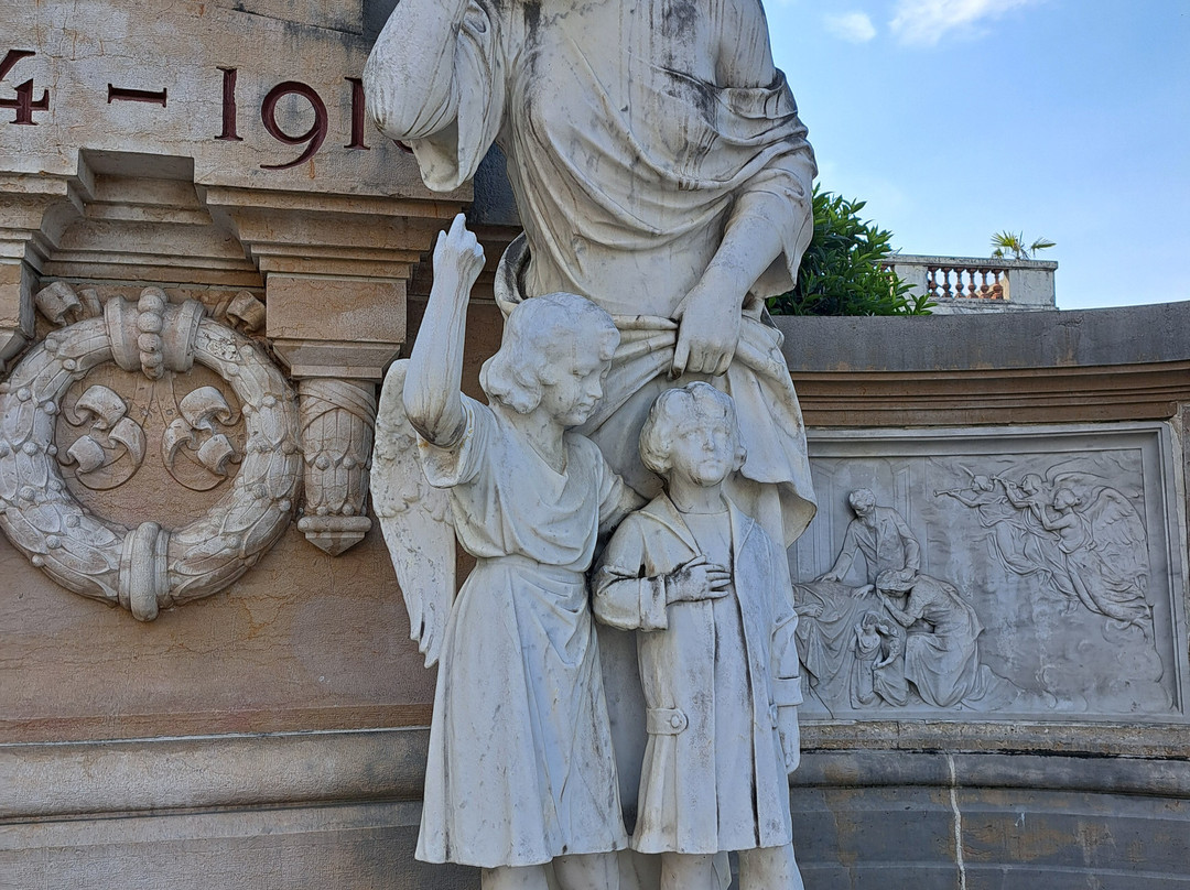 Monument Aux Morts-依云必去景点