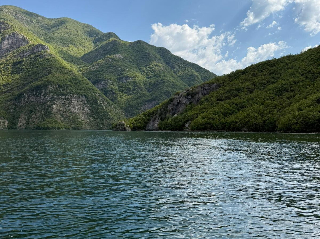 Komani Lake By Wild Tour Albania-Koman必去景点