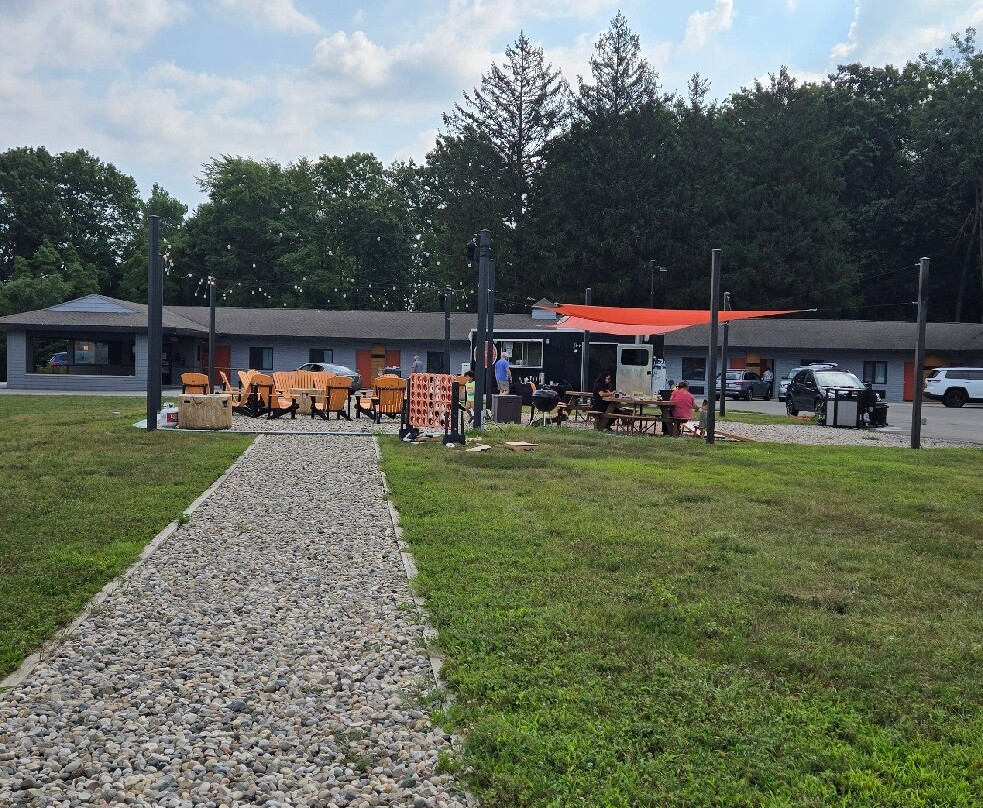 4411 Inn & Suites主图