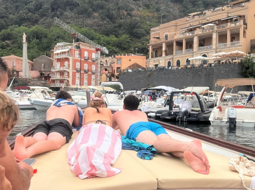 Afrodite Boat Excursions-Pozzillo必去景点