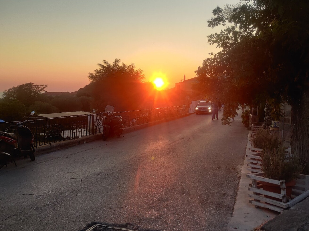 Iris Villa Hotel主图