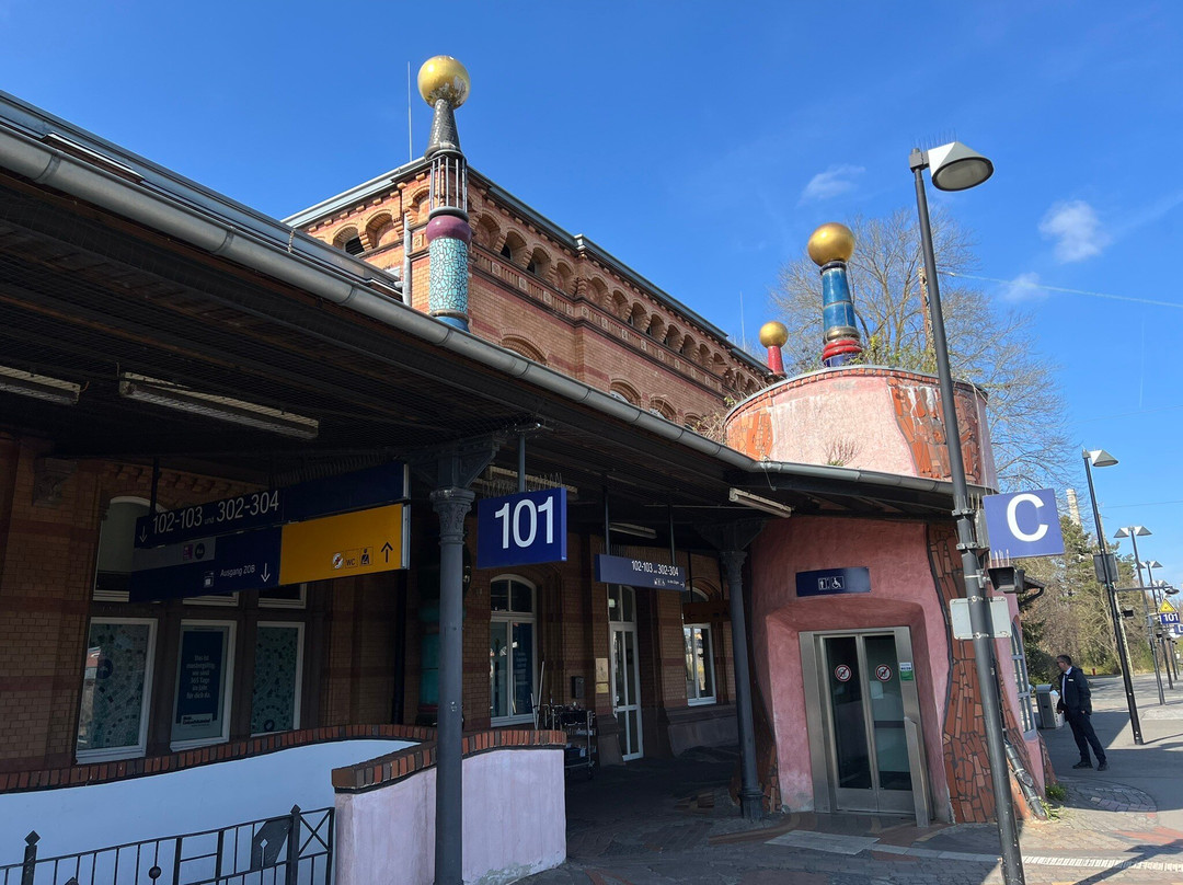 Hundertwasser-Bahnhof-于尔岑必去景点