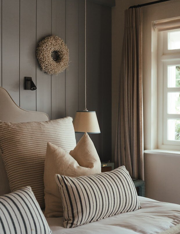 The Blue Pigeons主图