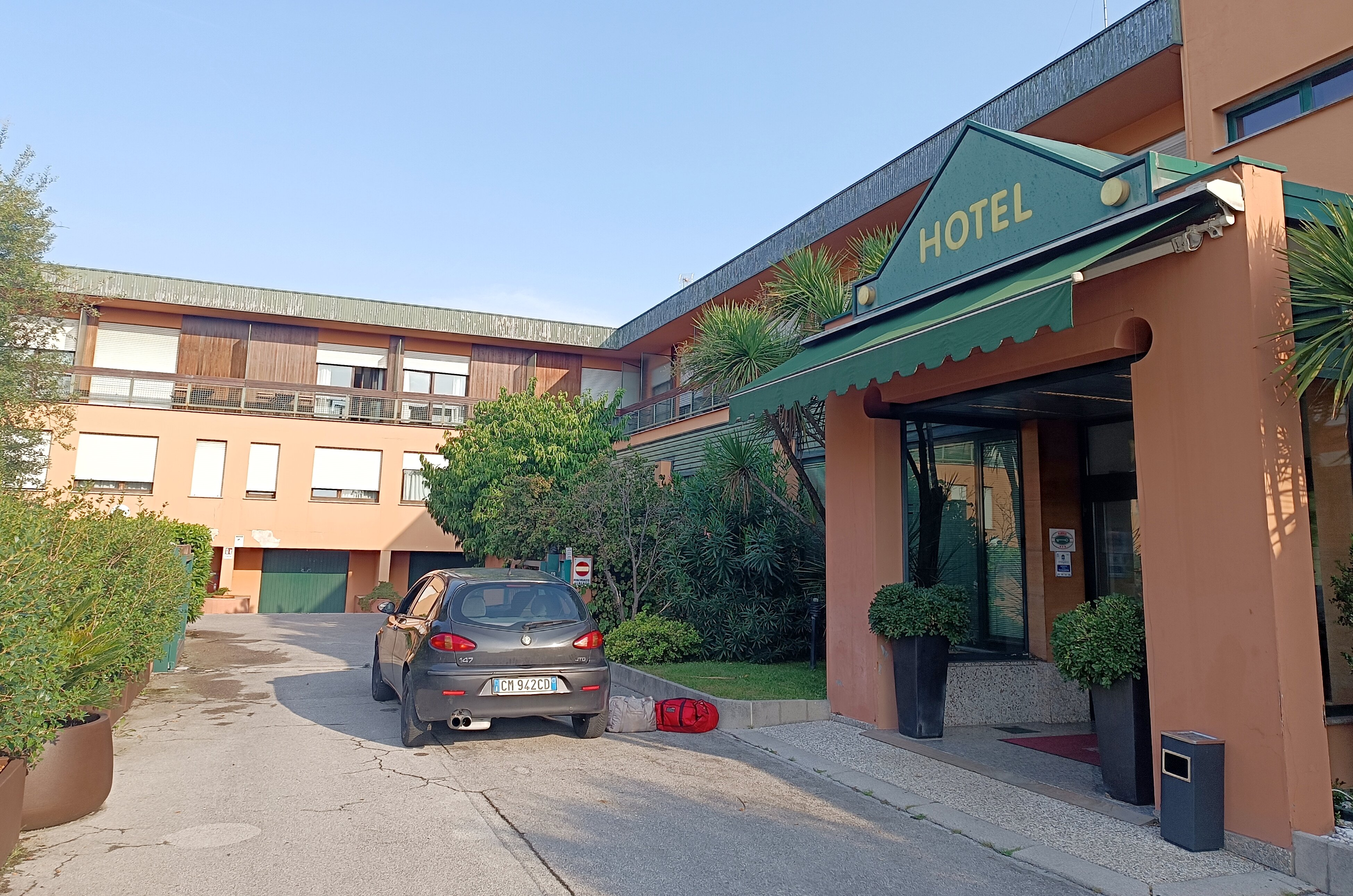 优罗烈斯特酒店-官方