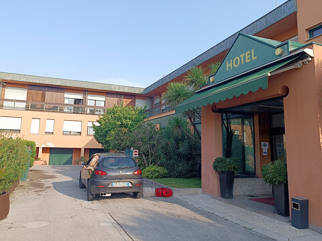 优罗烈斯特酒店主图