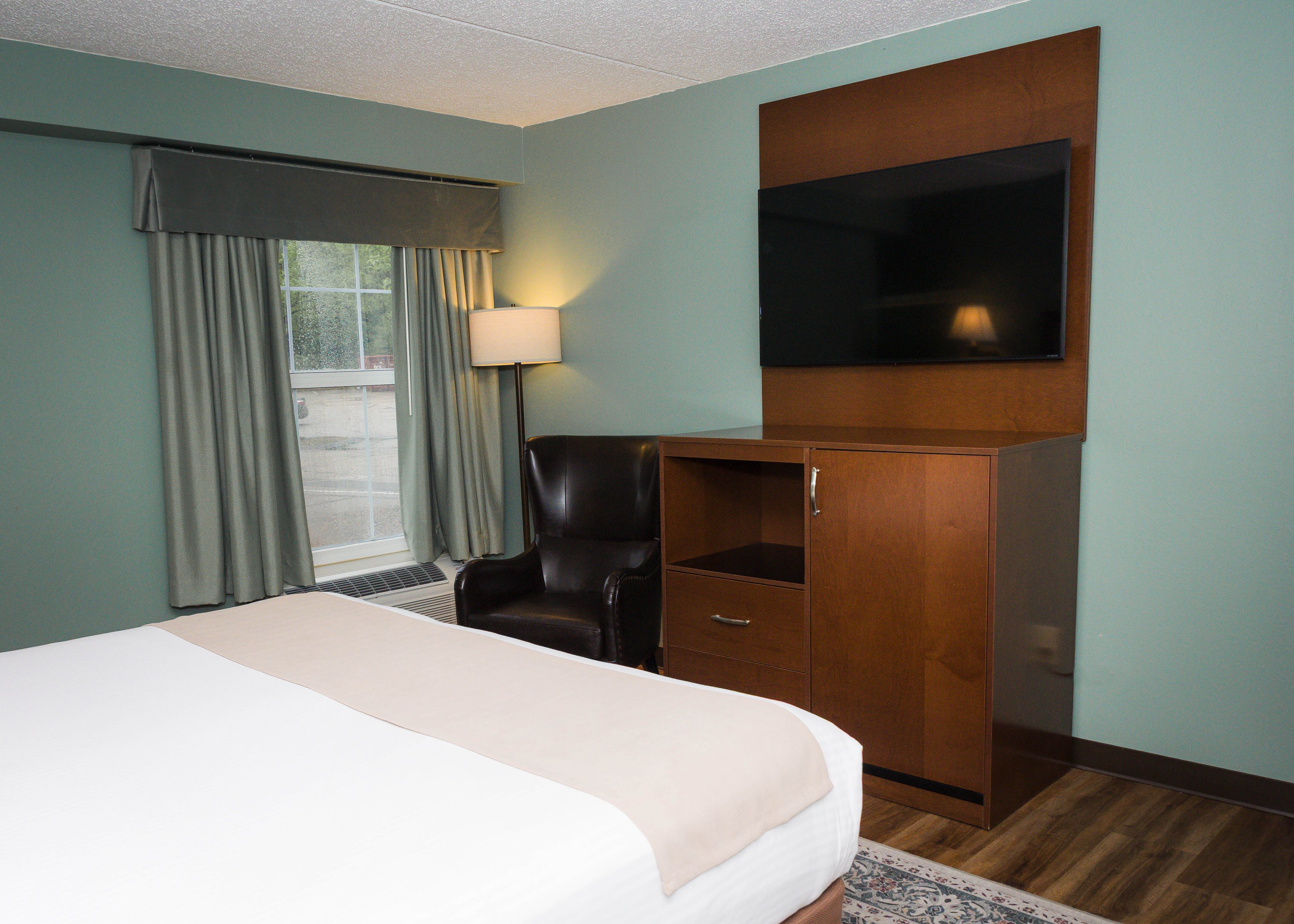 D. Hotel Suites and Spa-客卧