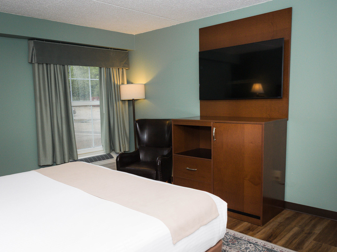 D. Hotel Suites and Spa主图