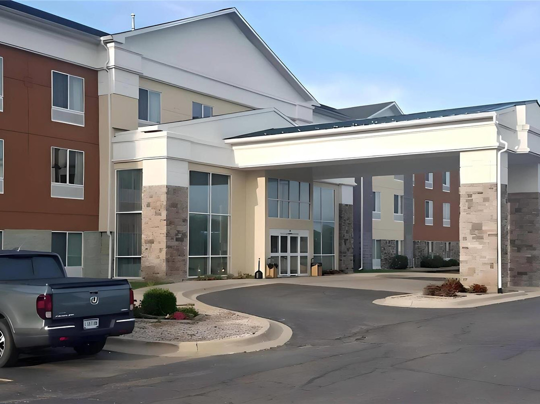 Peach Tree Inn & Suites