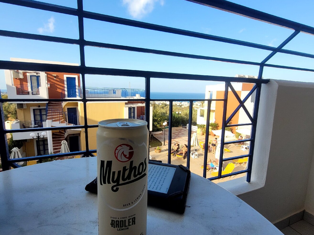 Astra Village & Suites主图