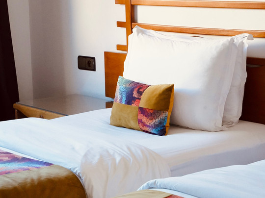 瑞博朗德酒店主图