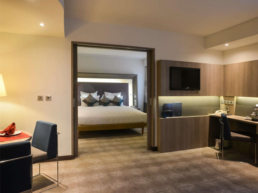 开罗机场诺富特酒店主图