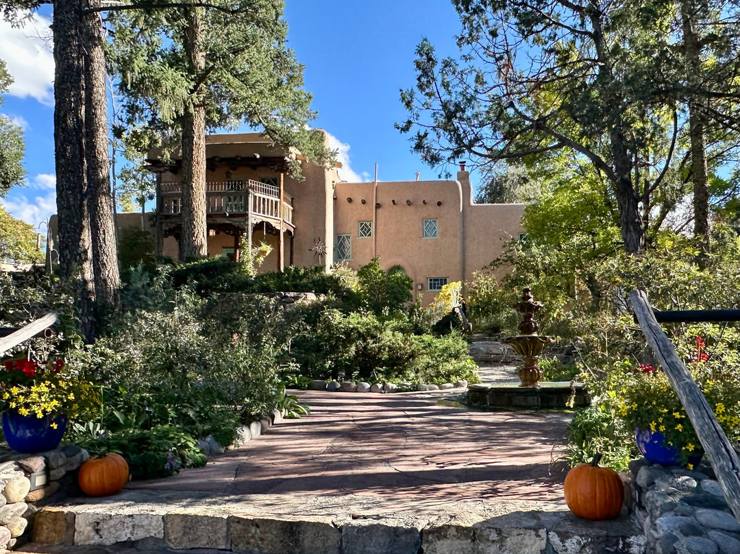 Inn of the Turquoise Bear主图