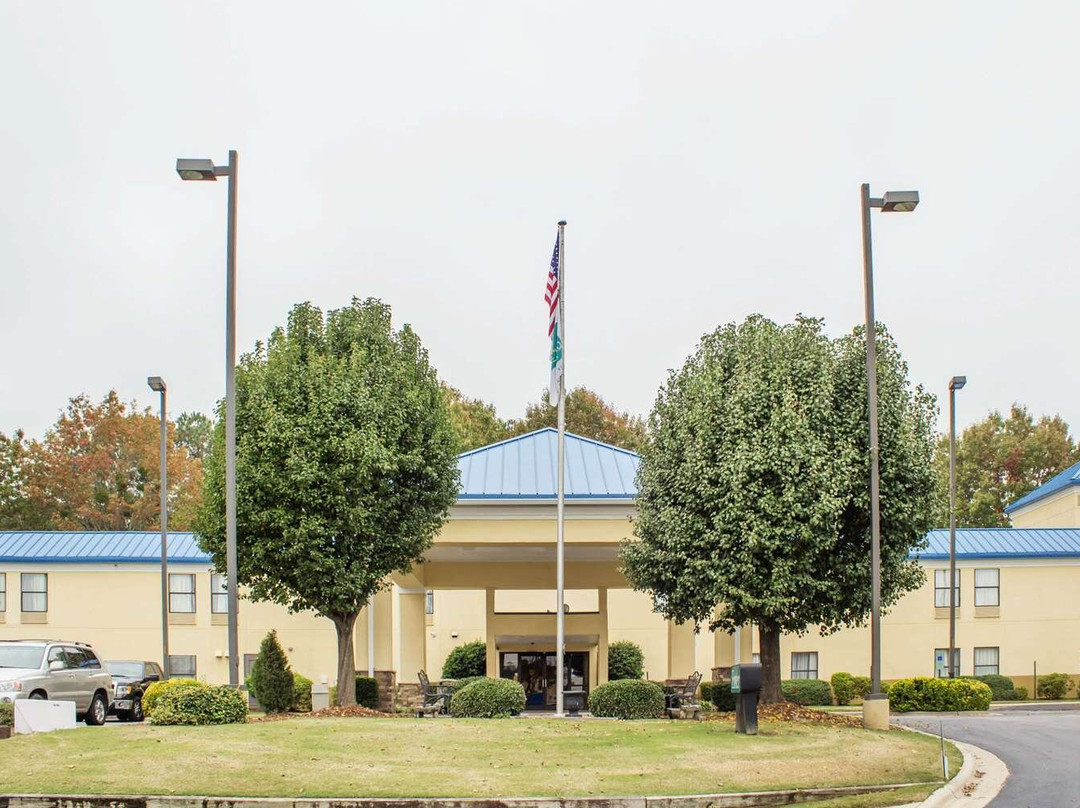 Zebulon酒店住宿-罗利品质酒店