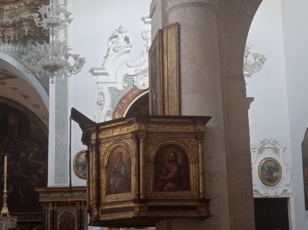 Chiesa Madre di S. Maria Assunta-波利尼亚诺阿马雷必去景点