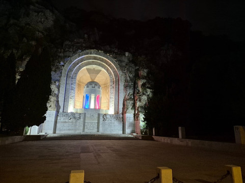 死难者纪念碑-尼斯必去景点