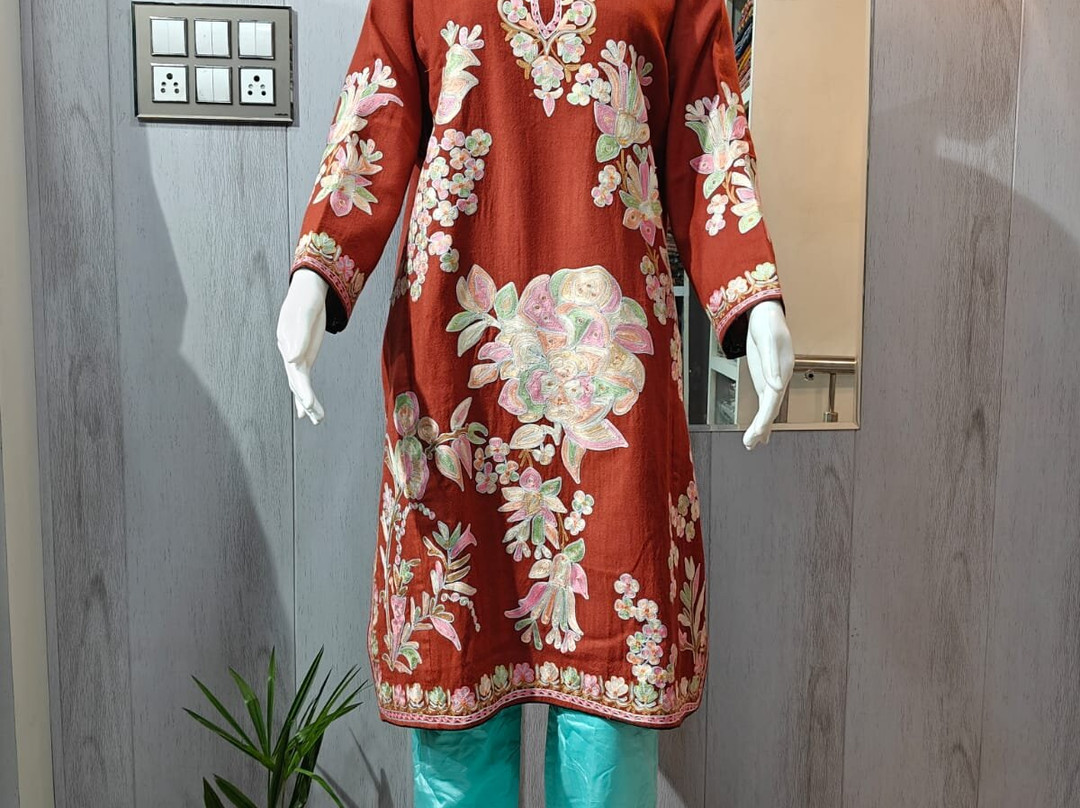 Azeez Shawls-斯利那加必去景点