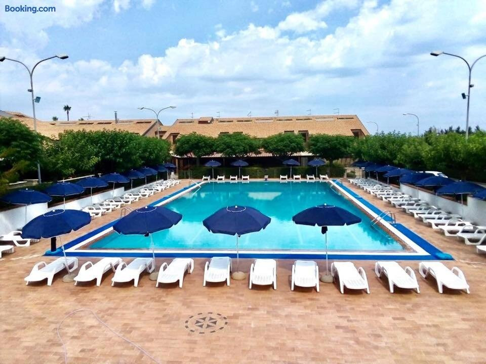 Hotel Riviera Village