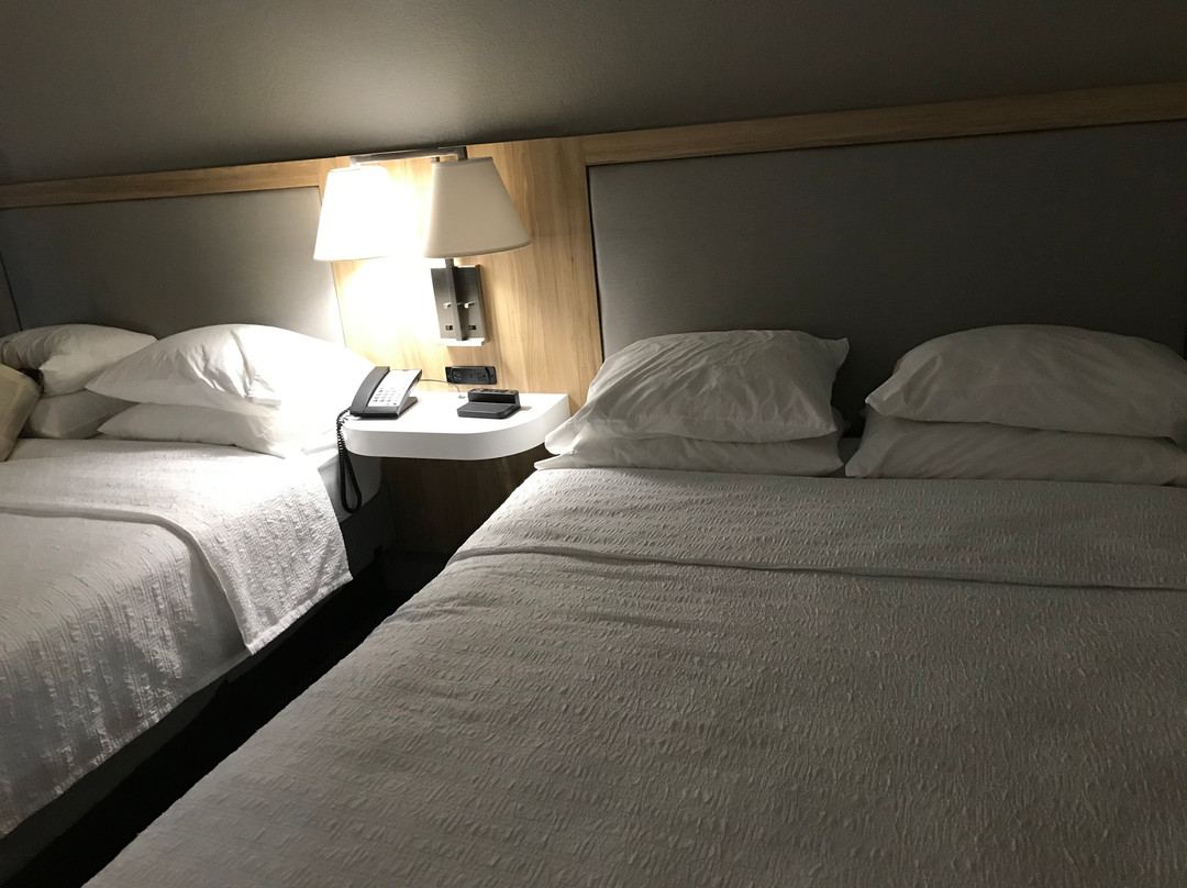 圣露西港欢朋酒店及套房主图