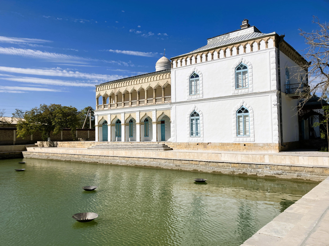 Palace of Moon-like Stars (Sitorai-Mokhi-Khosa)-布哈拉必去景点