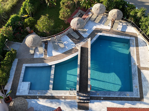 Poledas Apartments主图