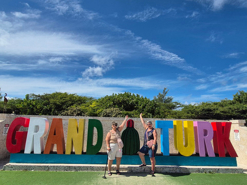 Papa J Tours-Cockburn Town必去景点