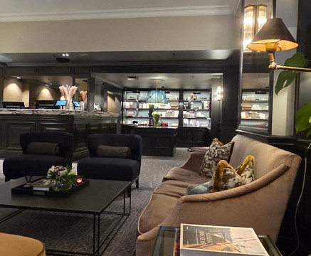 维多利亚酒店主图