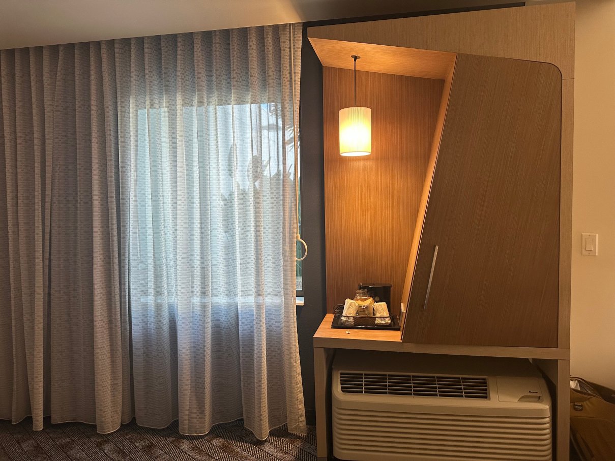 红木城万怡酒店-客卧