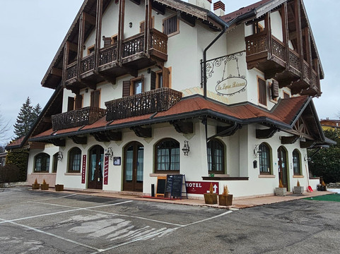 拉莱普雷比安卡主图