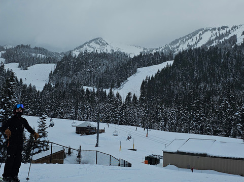 水晶山酒店主图